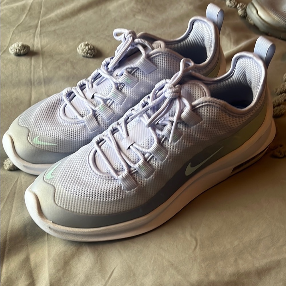 Nike Air Max Axis - 6 W